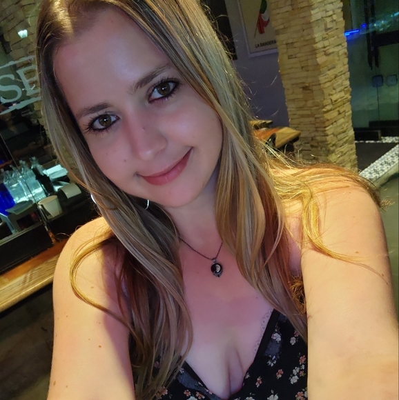 Meet your Posher, Jessica - Picture 1 of 3